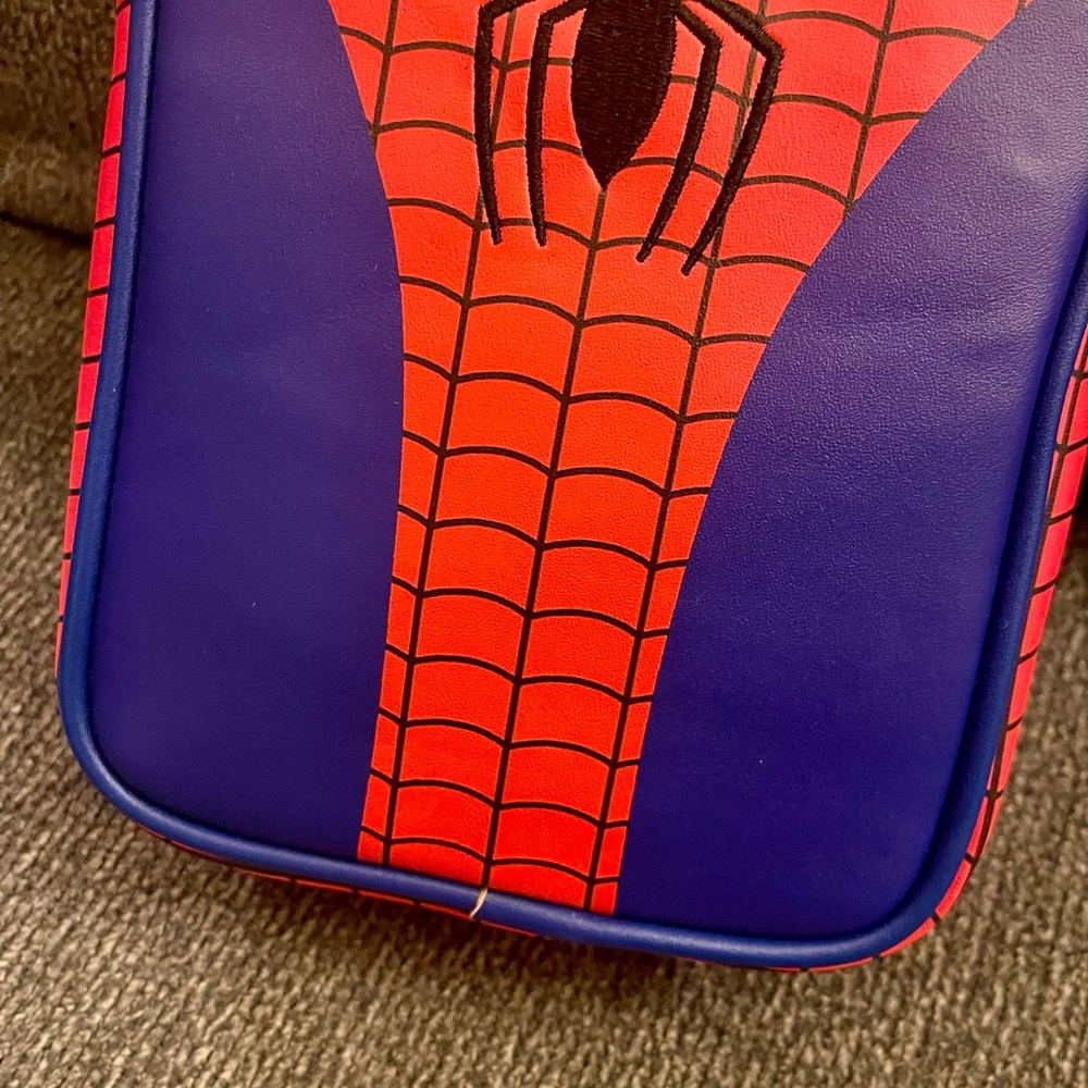 Buckle-Down Marvel Spiderman crossbody bag - Picture 4 of 7
